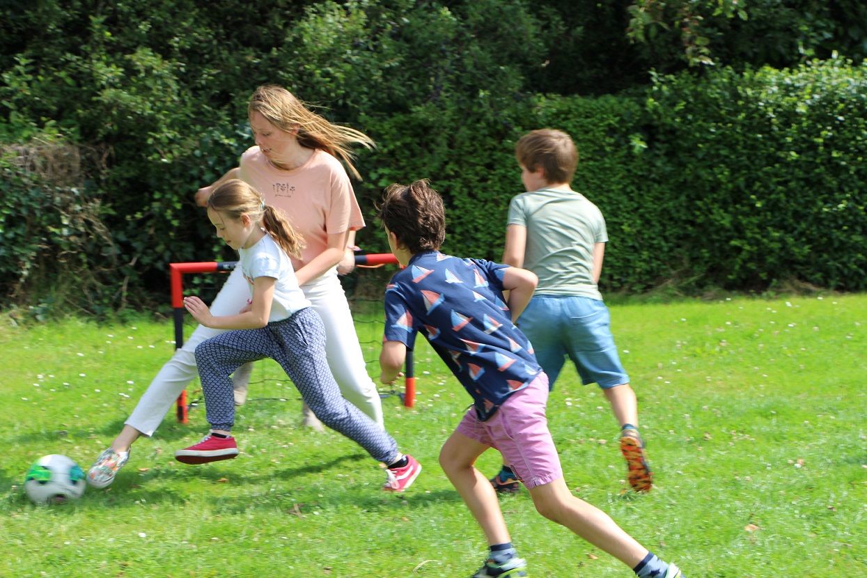 Voetballen bij bso 2Zeppelins Monster