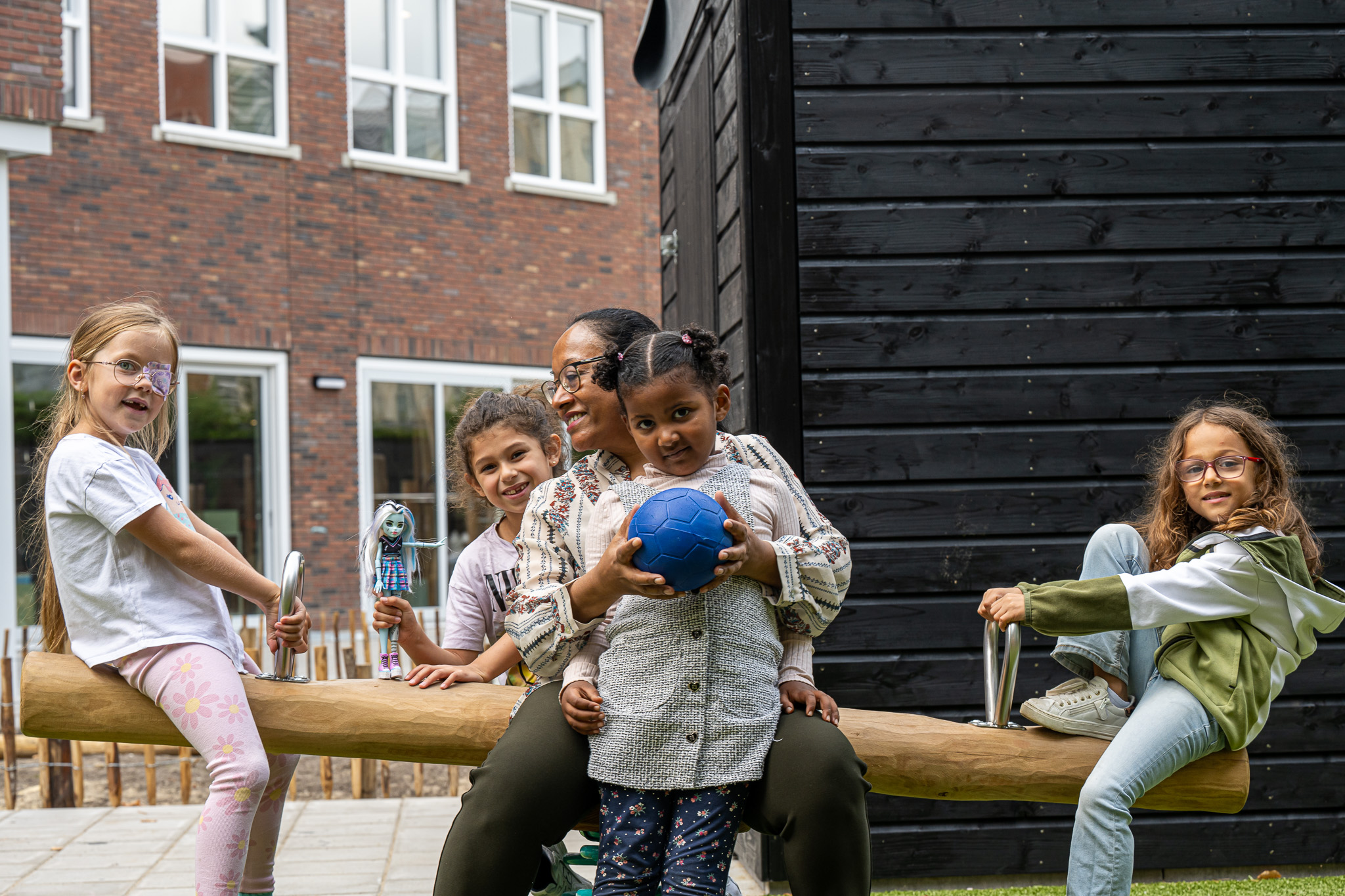 op de wip bij bso wondersteboven bij kinderopvang 2samen in bezuidenhout den haag